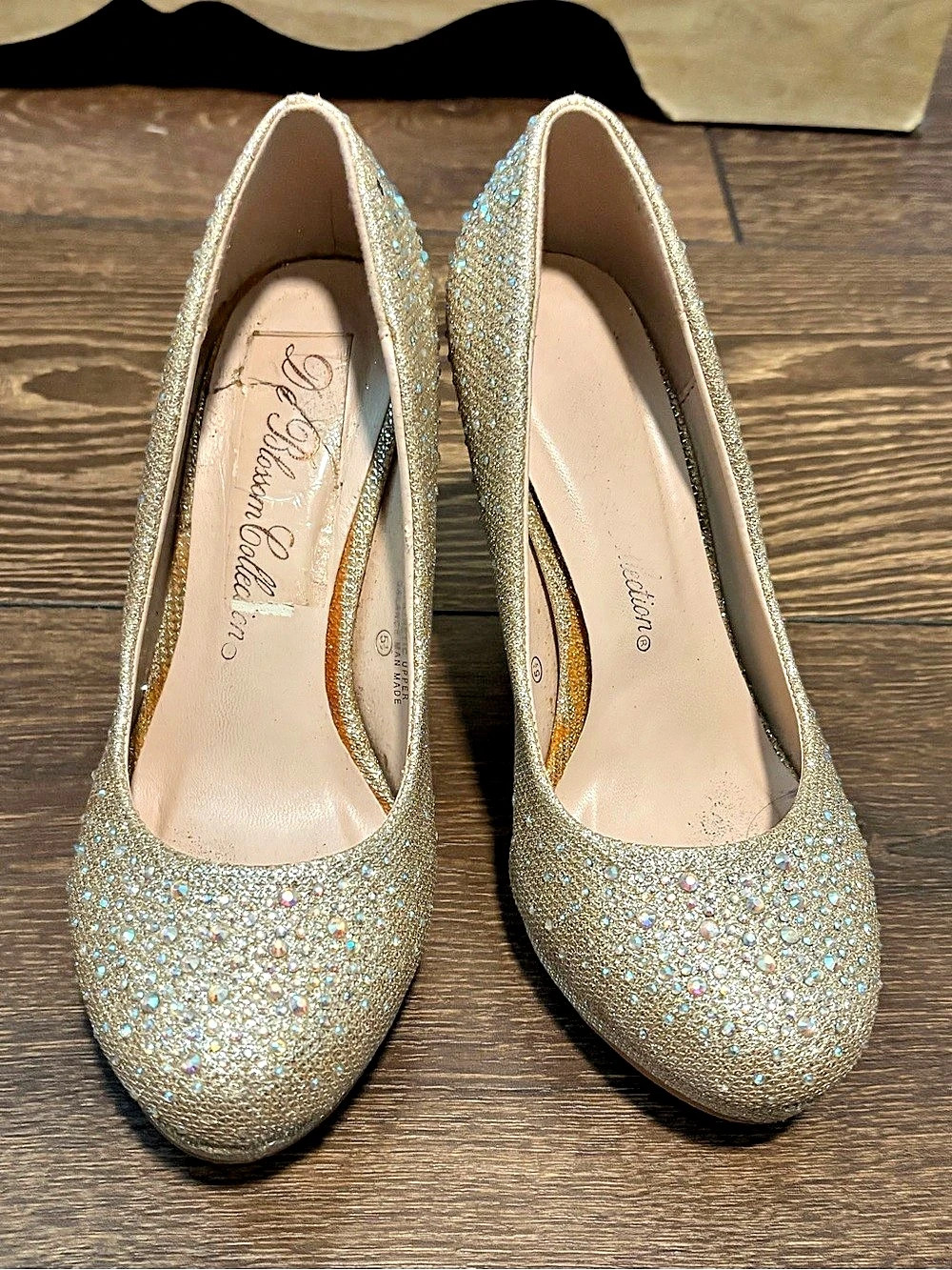 Badgley Mischka Kendall Gold Embellished Heels Like New